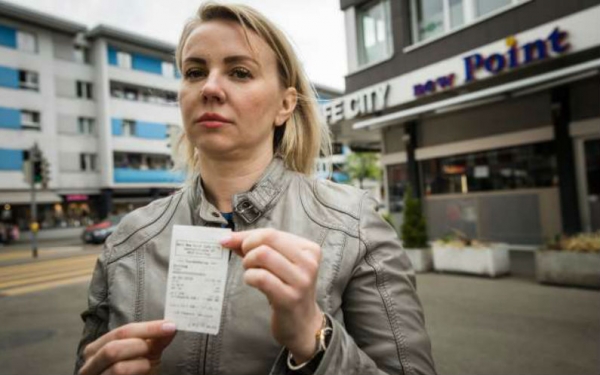 Безработная россиянка оставила щедрые чаевые в кафе в Швейцарии